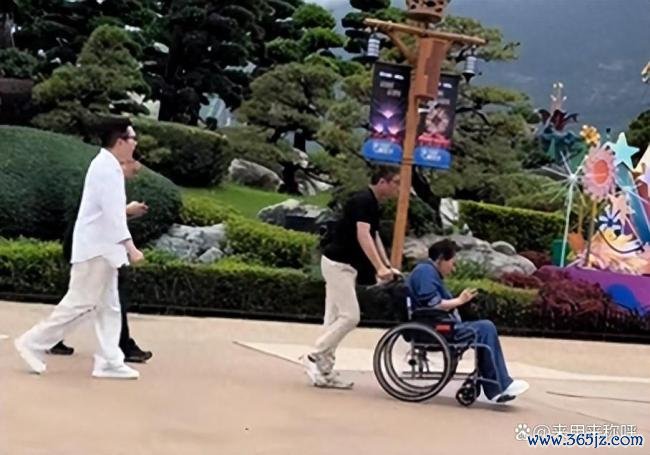 向佐一家现身珠海